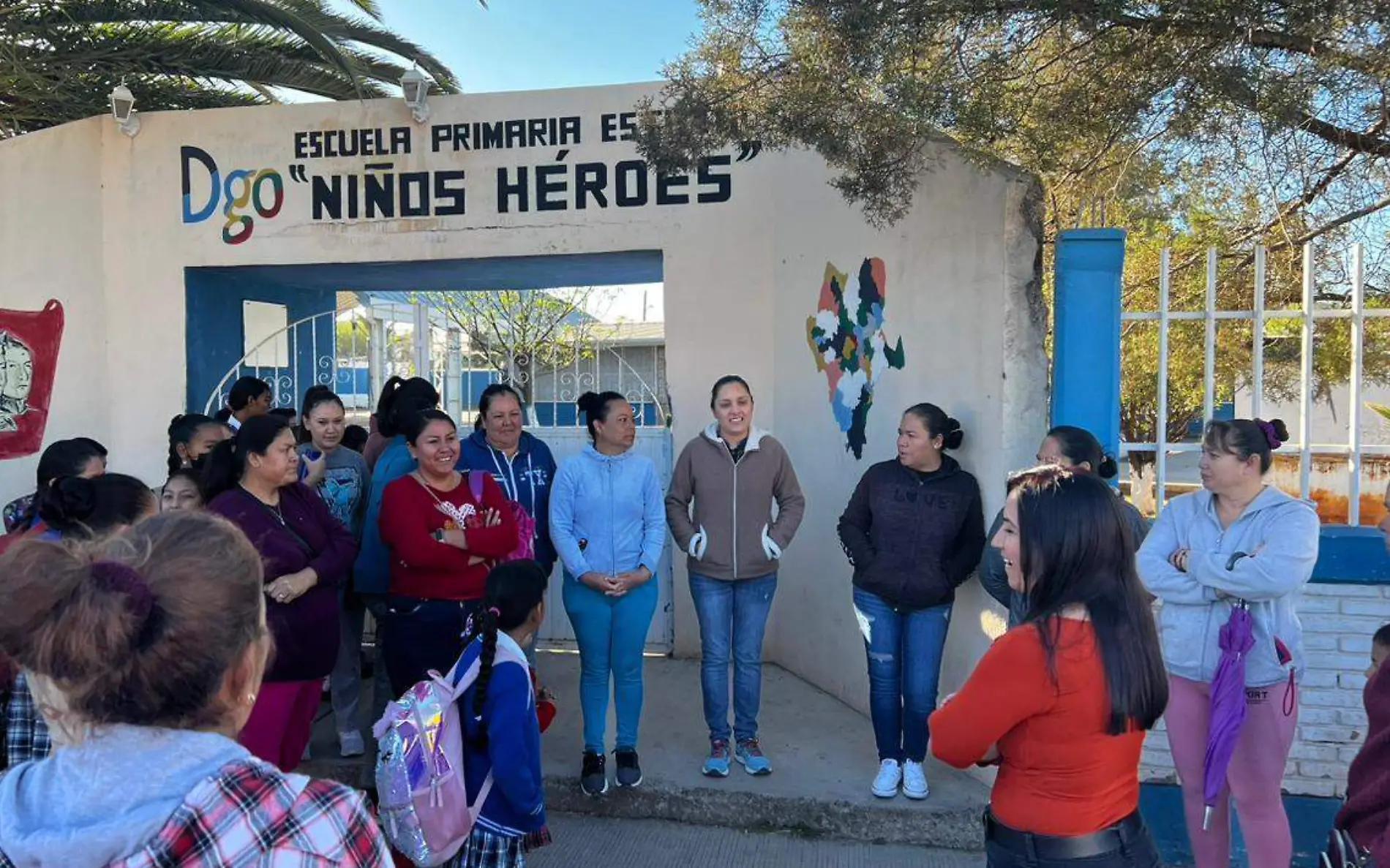 Madres de familia cierran escuela en Coneto de Comonfort